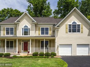 2737 Sutton Rd, Vienna, VA 22181