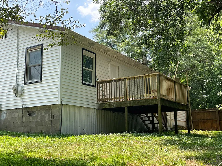 715 Corinth Rd — Photo 8