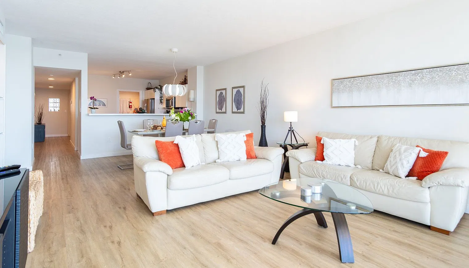 2 bed, 2.0 bath, 1302 sqft, $7,138 — Photo 4
