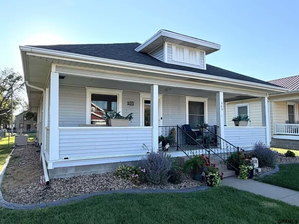 505 5th St, Deshler, NE 68340