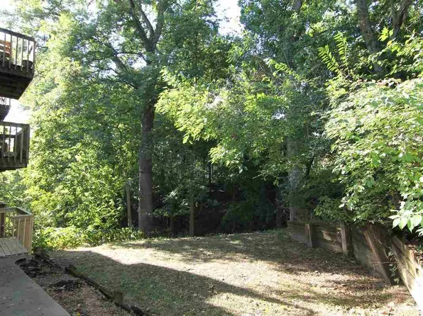 221 River St APT 8, Iowa City, IA 52246