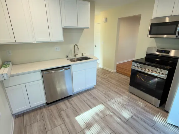 W169N9081 Goode Ave, Menomonee Falls, WI 53051