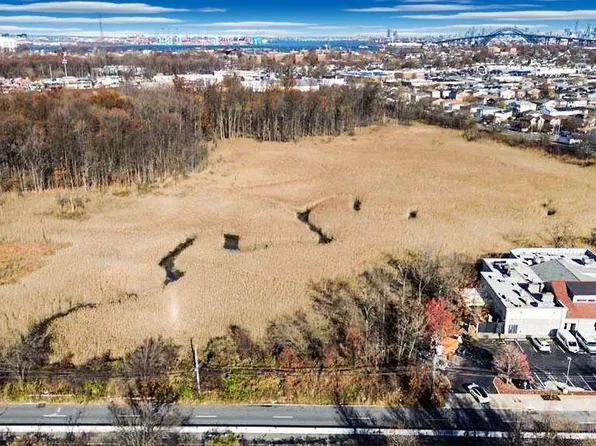 1105 Goethals Road N, Staten Island, NY 10303