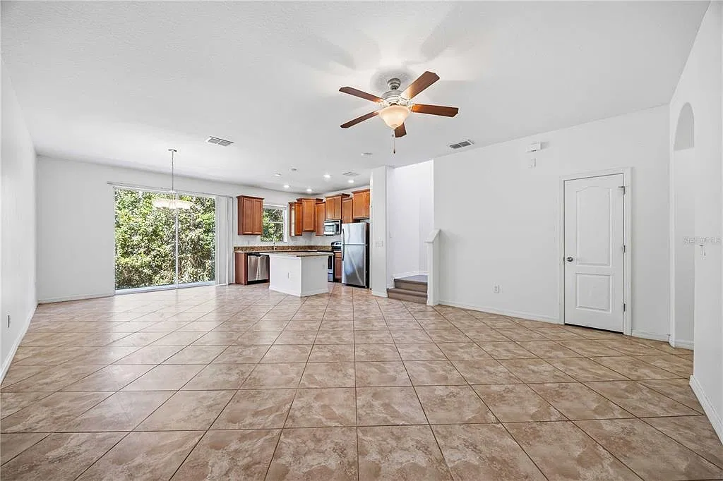 3 bed, 2.5 bath, 1434 sqft, $1,850 — Photo 2