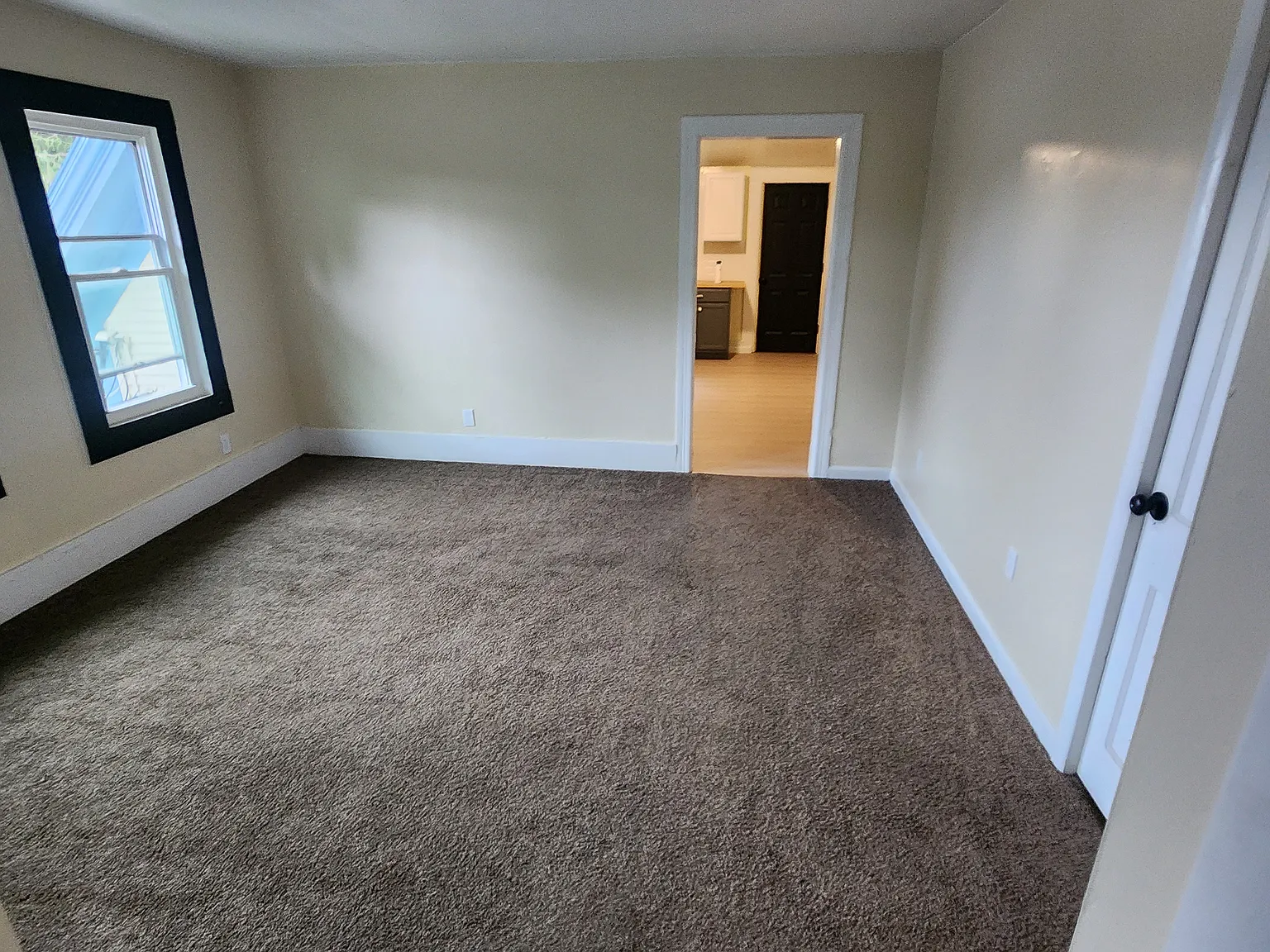 3 bed, 1100 sqft, $1,700 — Photo 4