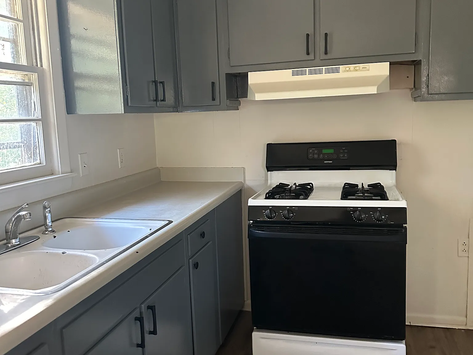 3 bed, 1080 sqft, $1,375 — Photo 2