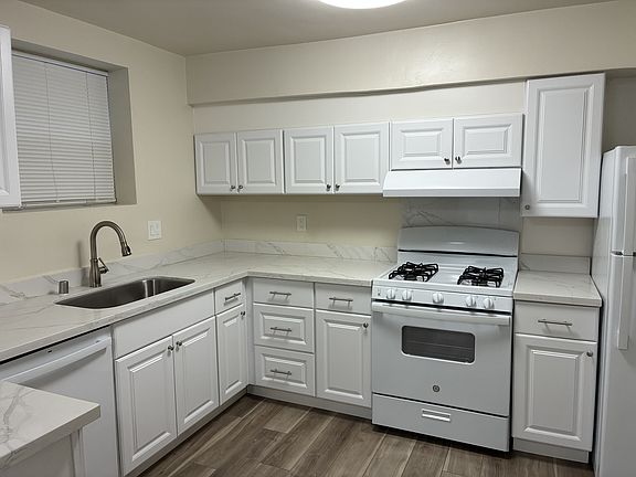 2nd image of 992 Warren St