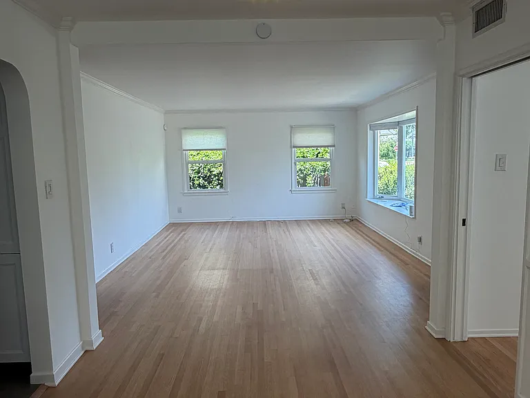 1221 S Curson Ave — Photo 22