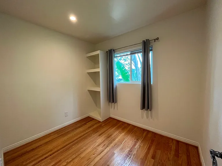 4316 Greenbush Ave — Photo 8