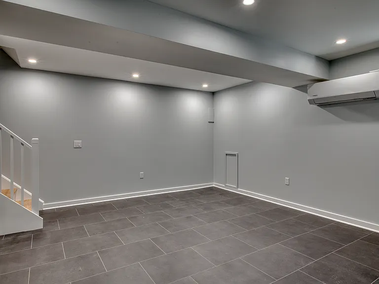 130 Village Ln — Photo 11