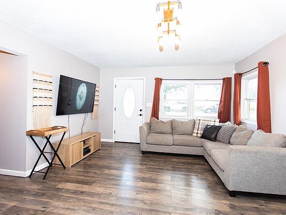 4th image of 3265 NE 48th Ave