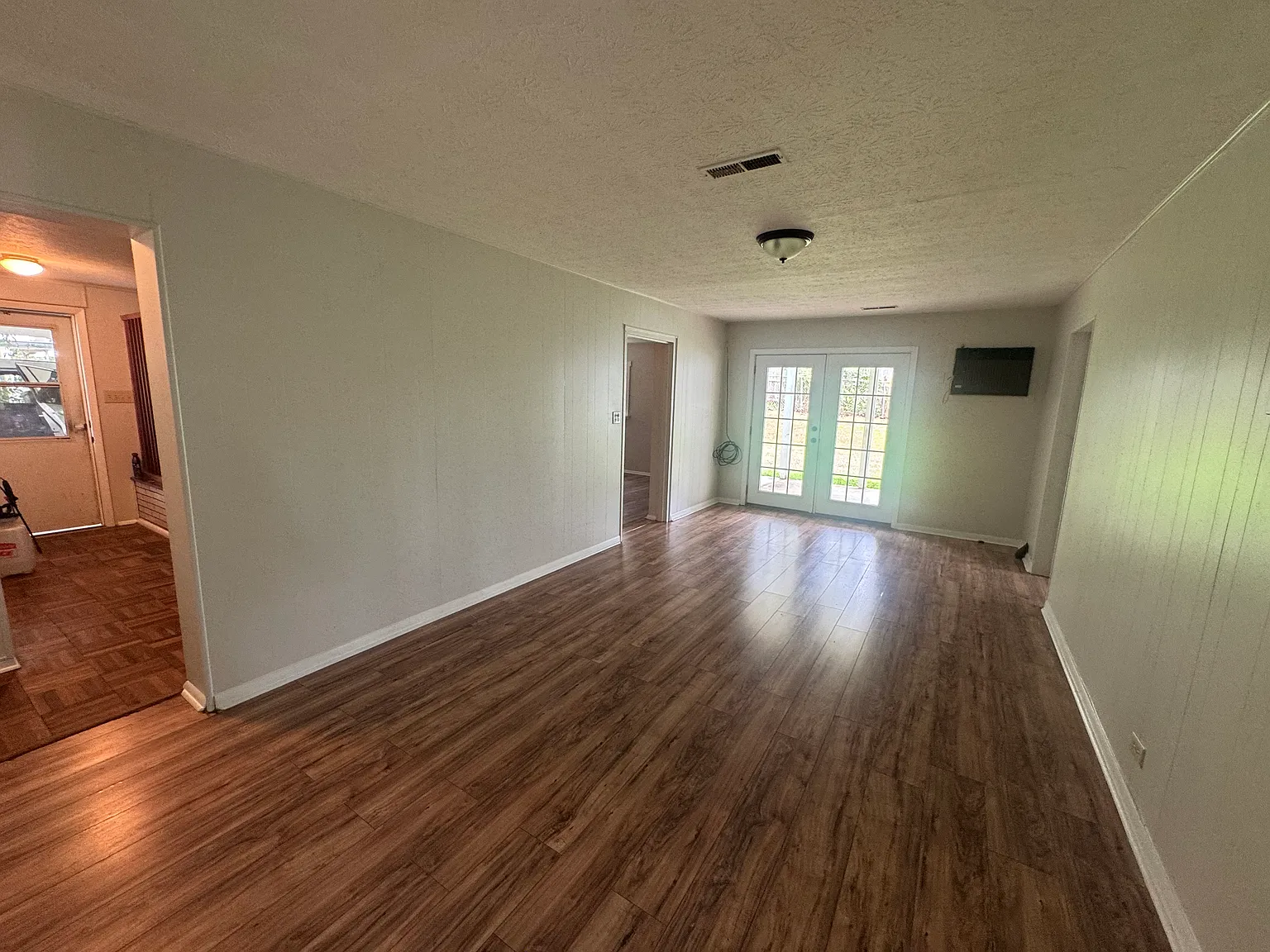 3 bed, 1.5 bath, 1296 sqft, $1,650 — Photo 2