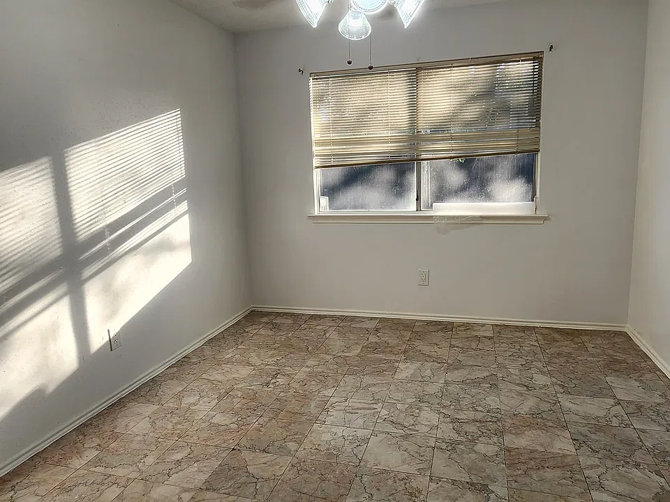 11743 Yearling Dr