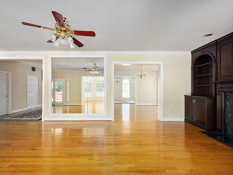 2725 Oldewood Dr — Photo 7
