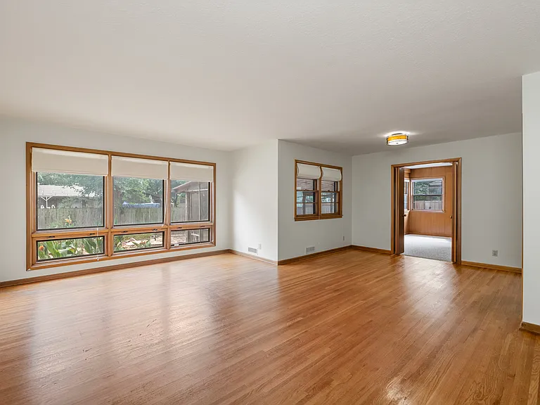 900 N Saint James Pl — Photo 5