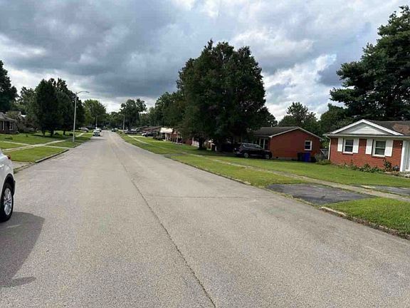 3rd image of 649 Leslie Dr