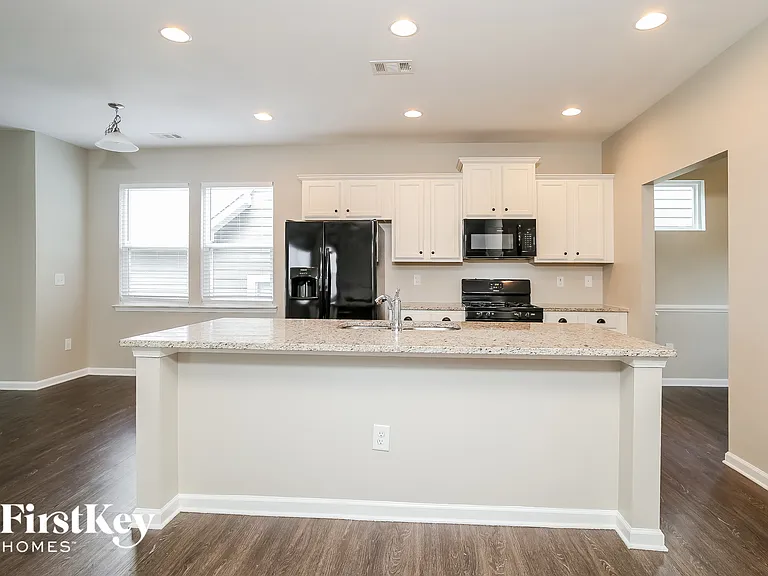 327 Stoney Hollow Rd — Photo 5