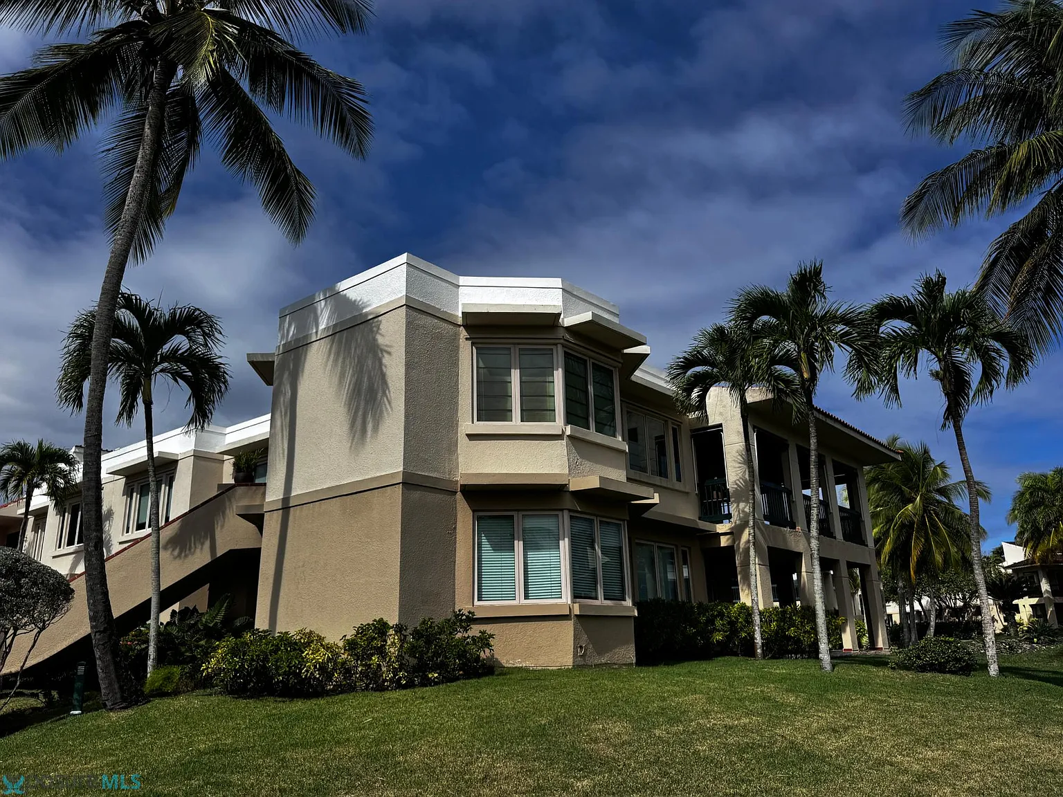 Lakeside Villas (Condominio) — Photo 3