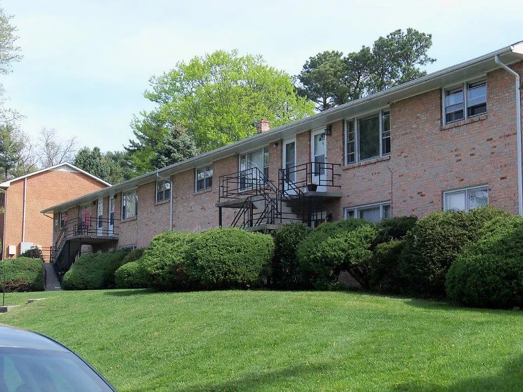 Apartment Heights — Photo 4