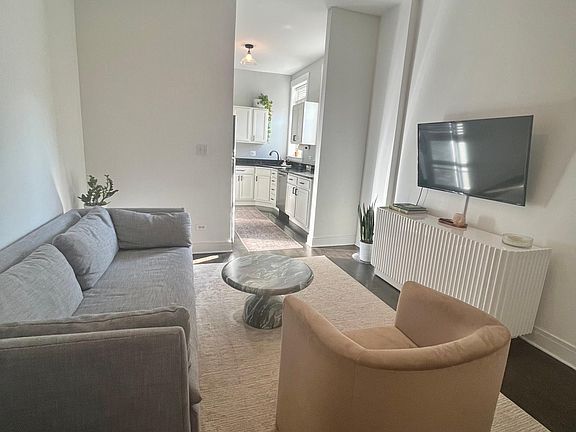 4th image of 1824 N Wolcott Ave APT 2R