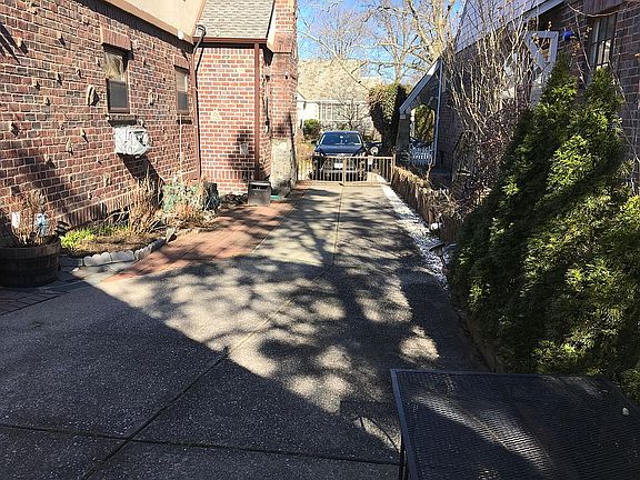 5th image of 8068 Dumphries Pl