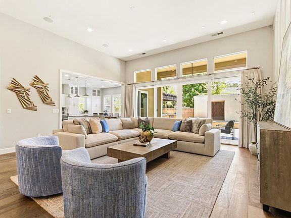 5th image of 8790 Woodgrove Cir