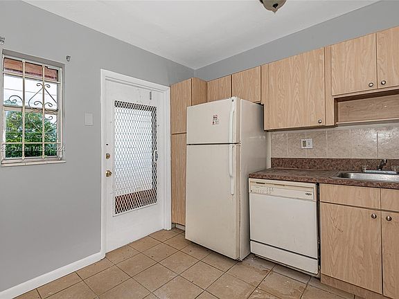 4th image of 18900 NE 3rd Ct APT 530