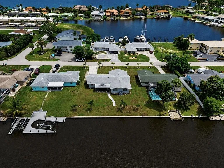 1729 Bikini Ct — Photo 40