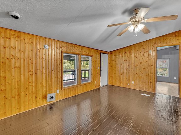 4th image of 1627 Deer Run Rd