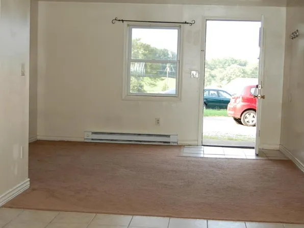 609 Grove City Rd APT 11, Slippery Rock, PA 16057