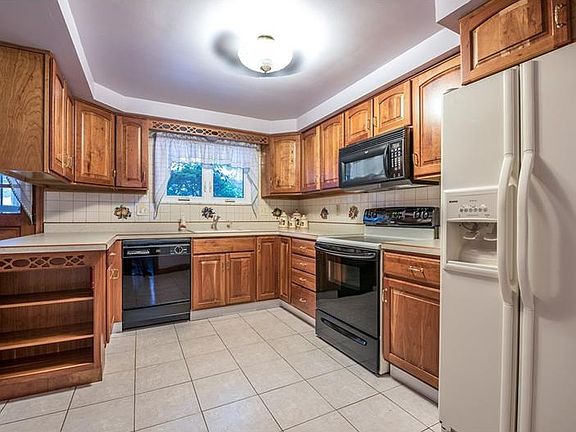 5th image of 3221 Windgate Dr