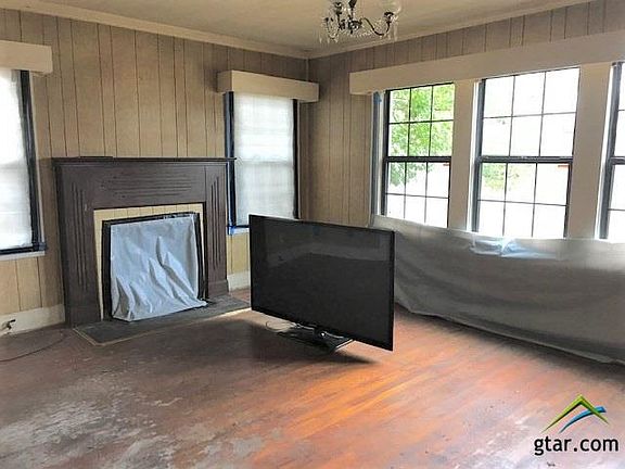 2nd image of 300 N College St
