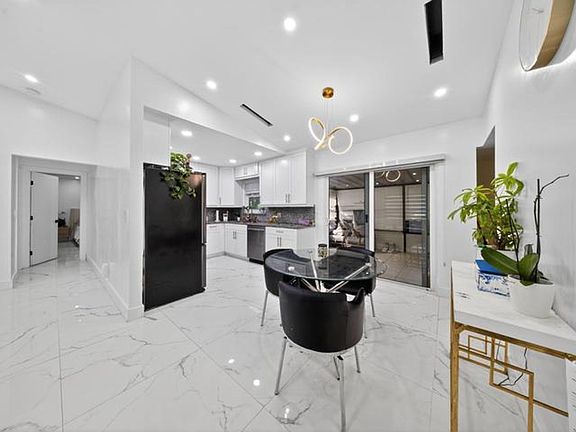 5th image of 849 Camellia Dr