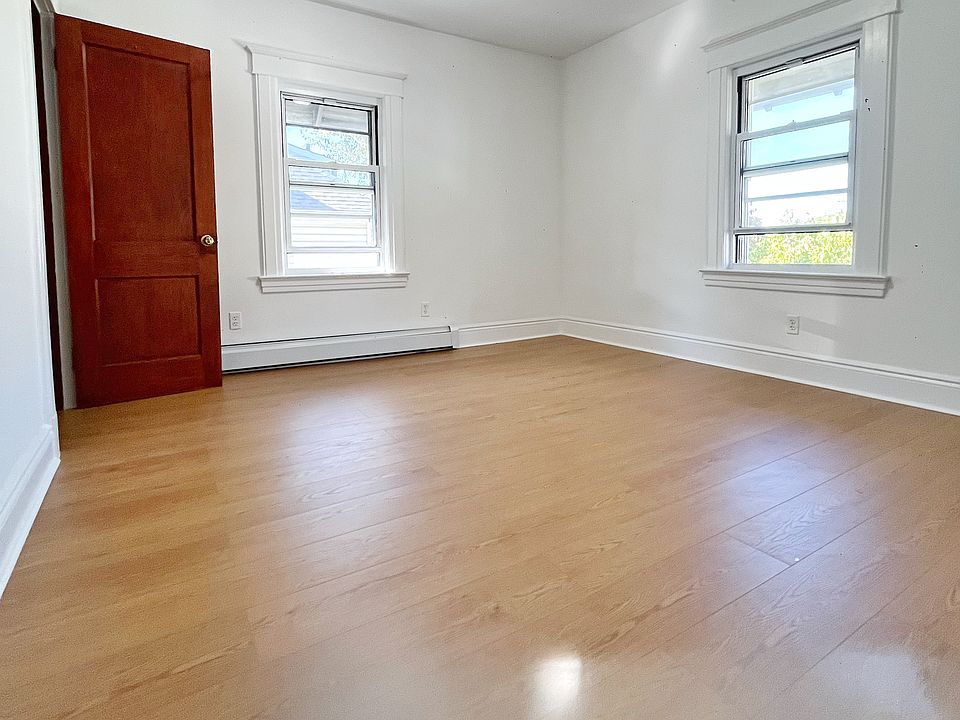 1st image of 11517 9th Ave Floor 2