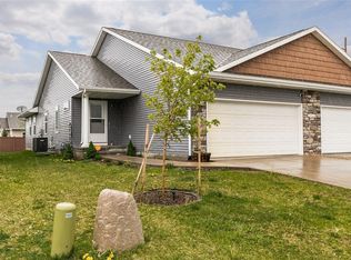 5406 Dostal Dr SW, Cedar Rapids, IA 52404