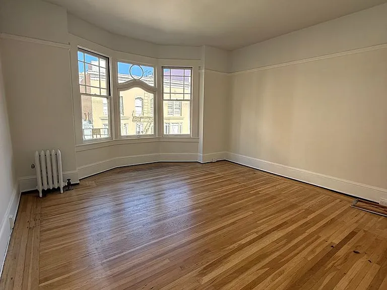 833 Jones St — Photo 2