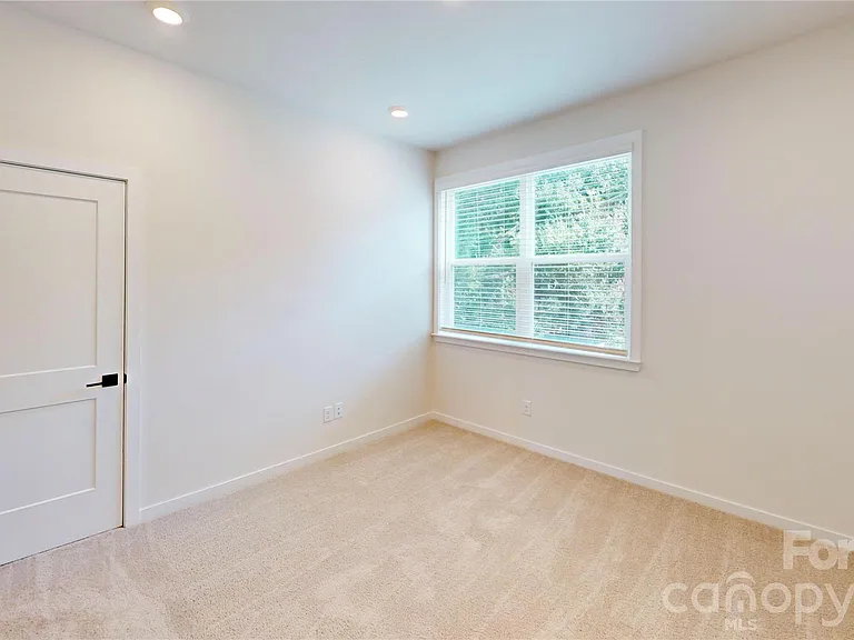3640 Spencer St — Photo 16