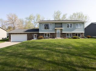 122 W Meadowlark Ln, Fergus Falls, MN 56537