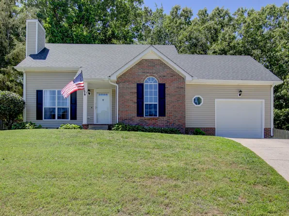 704 Laurelwood Ct, Clarksville, TN 37043