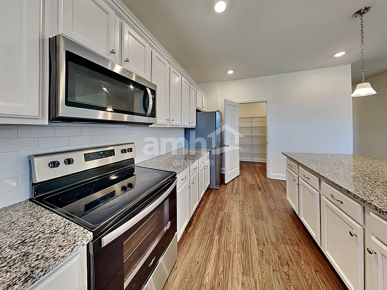 1079 Ashlyn Ct — Photo 3