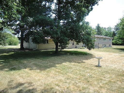 2nd image of 860 Charles Ave