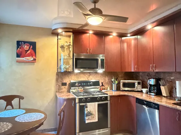 2271 Knapp Street image 1 of 5