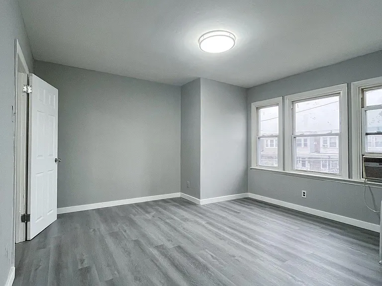 4617 Sheffield Ave #2 — Photo 2