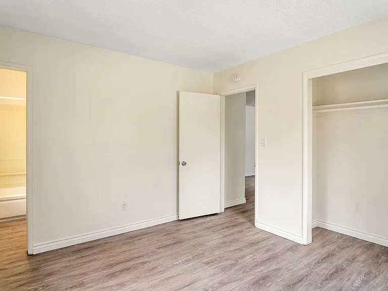 855 Emerald St #C — Photo 9