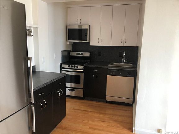 2nd image of 174 Montgomery St APT 2