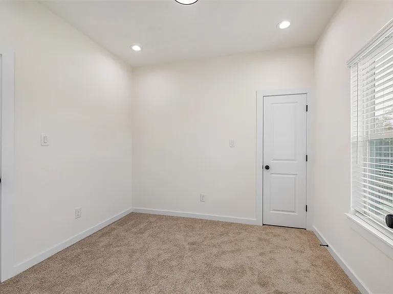 6417 Eastland St — Photo 15