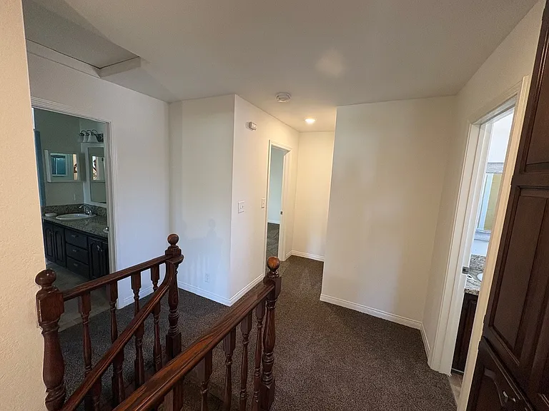 2800 W Victory Blvd — Photo 17