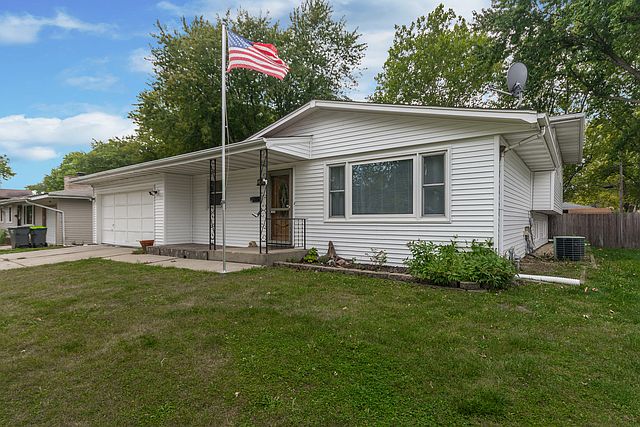 1st image of 1327 Royal Dr