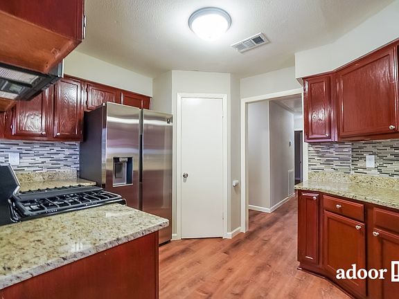 3rd image of 1214 Park Ln