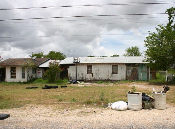 3rd image of 122 Avenue D St